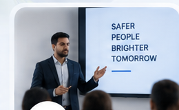 Trainer presenting to a group